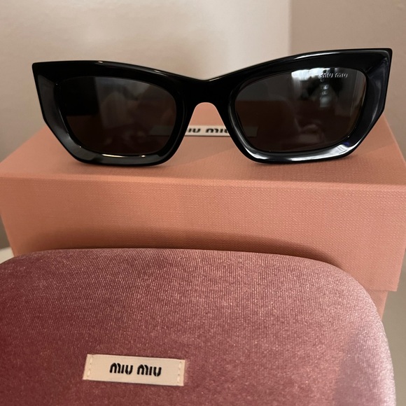 100 Authentic MIU MIU sunglasses - Picture 8 of 14